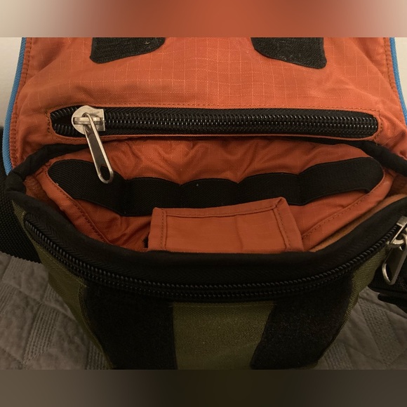 Crumpler Padded Camera Shoulder Bag - Picture 5 of 7